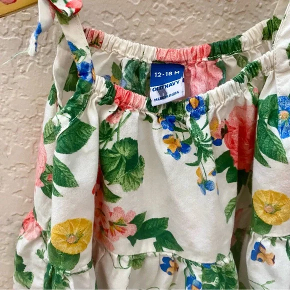 Old Navy Baby Girl Floral Top ~ Size 12-18m - Picture 2 of 2